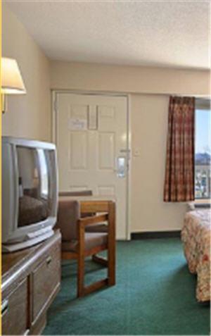Days Inn By Wyndham Apple Valley Pigeon Forge/Севьервилл Номер фото