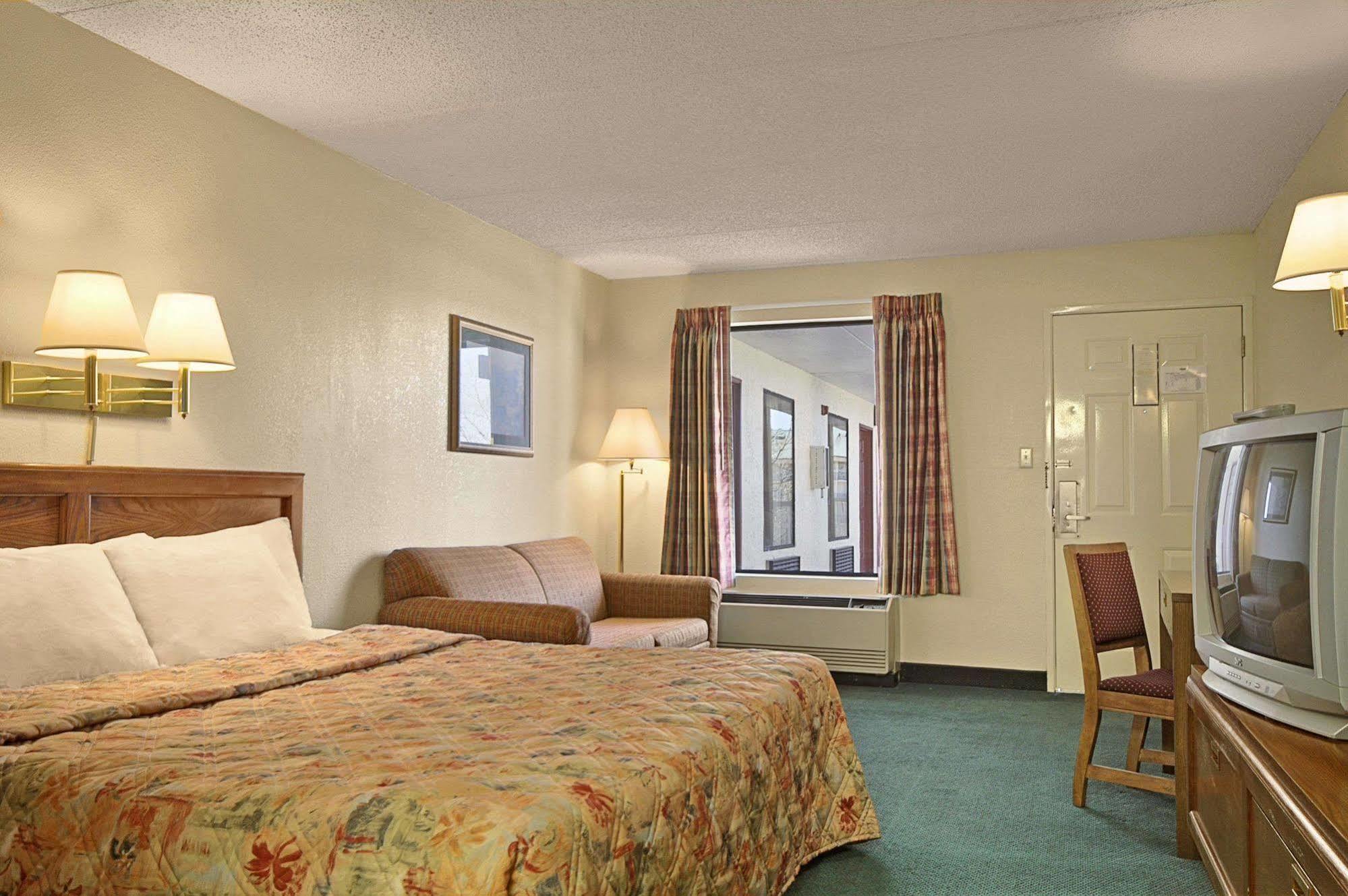 Days Inn By Wyndham Apple Valley Pigeon Forge/Севьервилл Номер фото
